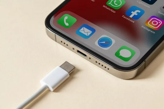 Замена разъема зарядки на iPhone в Красноярске